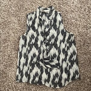 ☀️Sleeveless Black and White Patterned Blouse